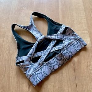 Onzie Sz. M/L Lilac Snakeskin Statement Sports Bra